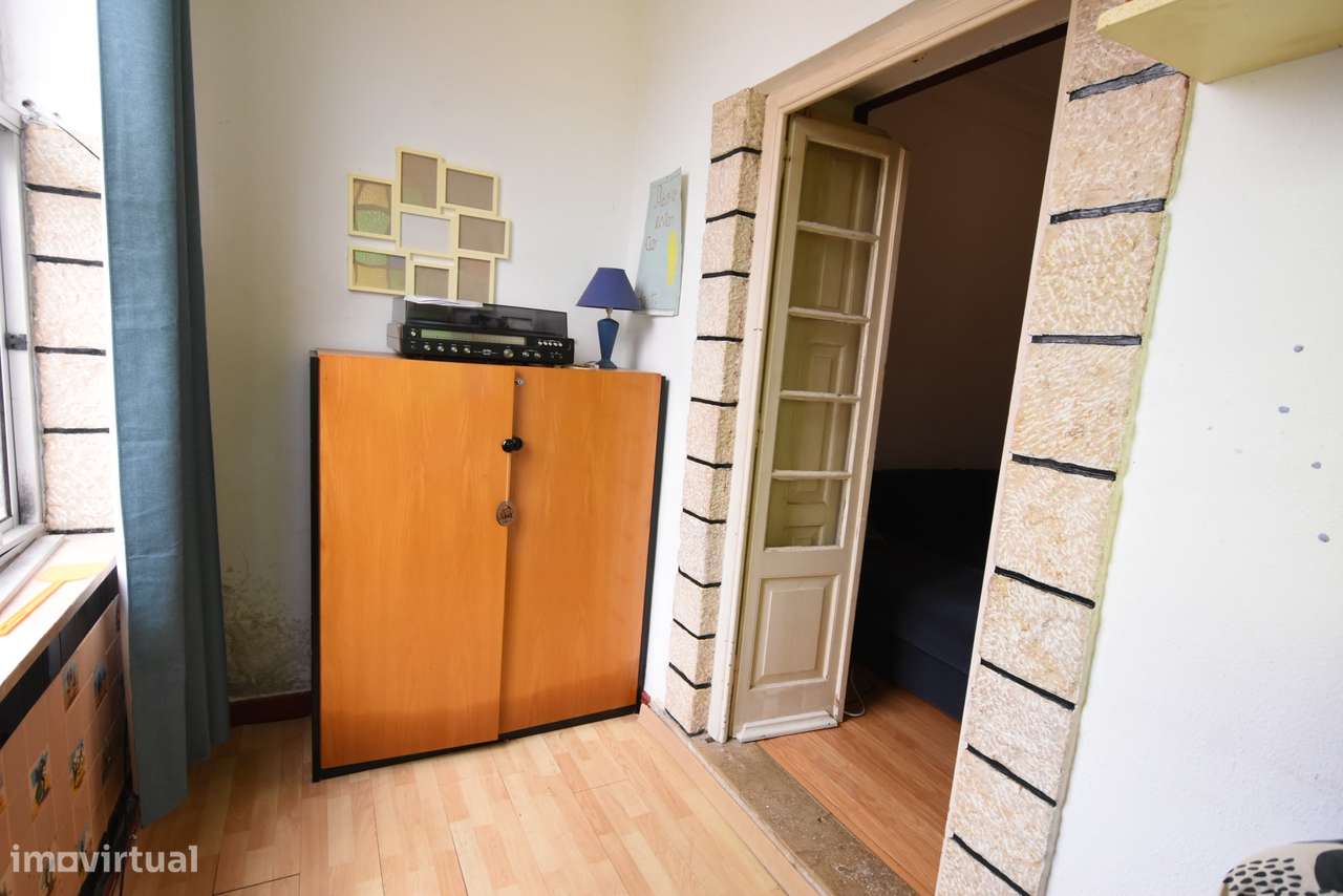 Moradia T4 Geminada com Excelente Espaço Exterior em Algueirão-39