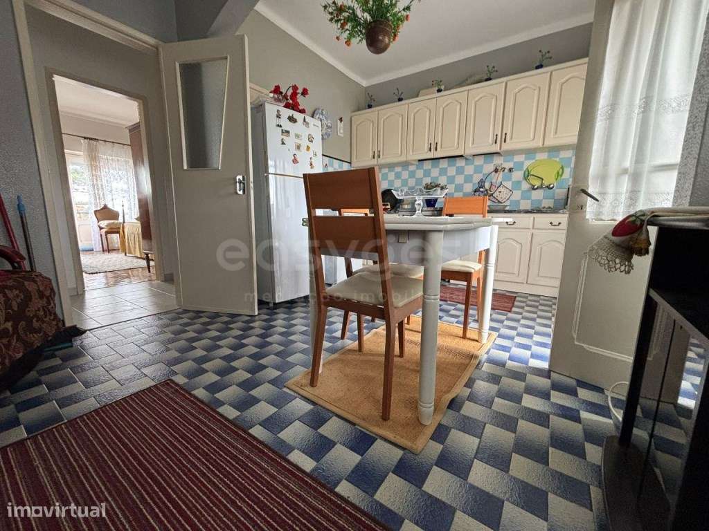 Andar de moradia T3 em bom estado com logradouro de 63mt2 - Grande imagem: 3/33