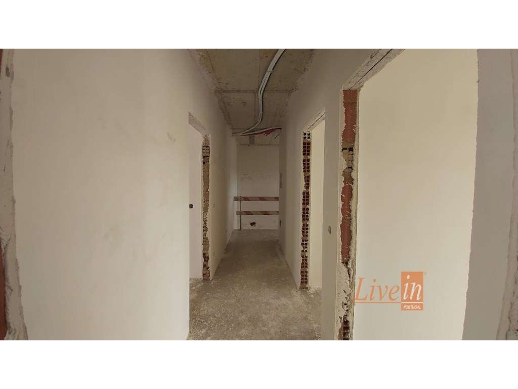 Moradia T4 Nova com Piscina e Jardim em Condomínio Privado em Mafra-24