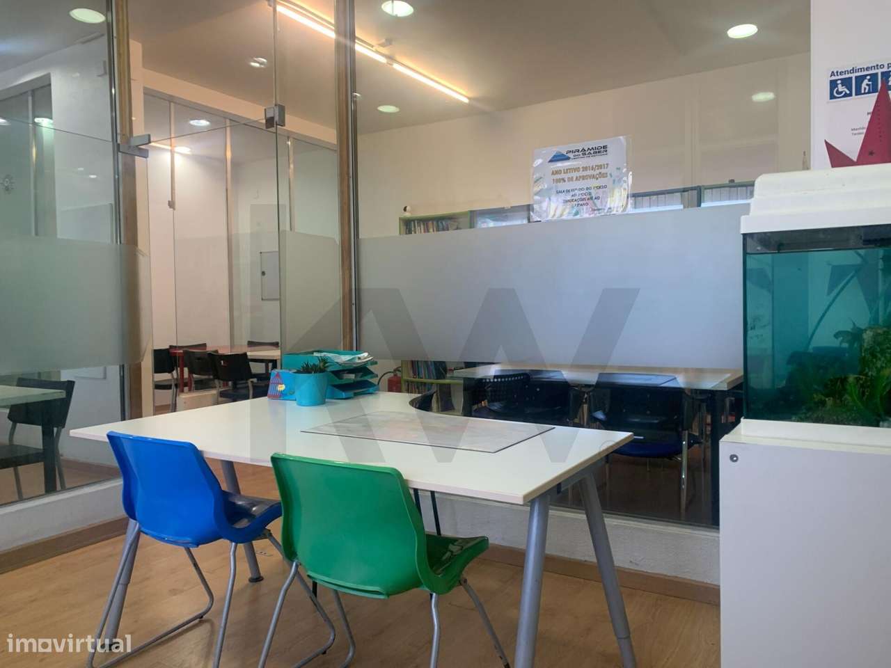 Espaço Comercial de 68m2 no Centro da Ramada: Comece ou Continue um Ne - Grande imagem: 4/25