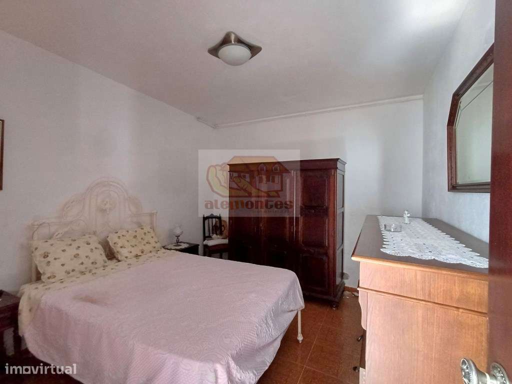 Moradia antiga para renovar - centro-5
