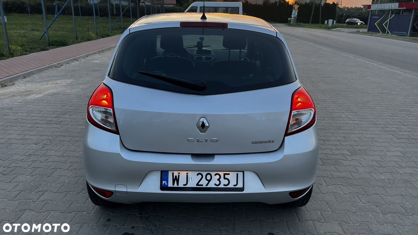 Renault Clio - 11