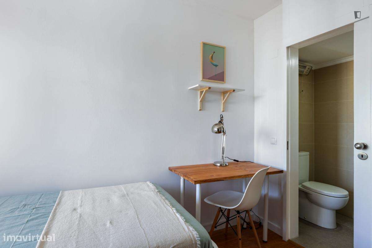 Quarto - localizado em Olaias Lisbon - Grande imagem: 3/14