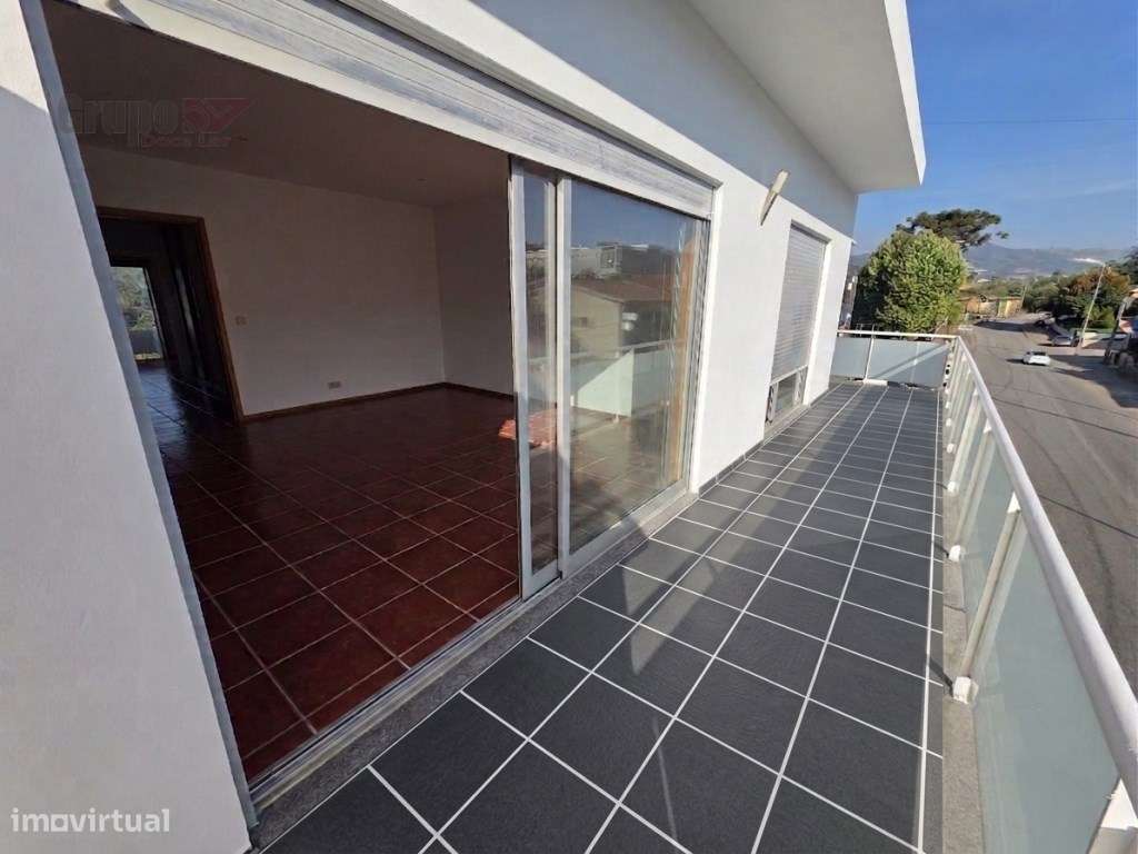 Moderno Apart. T2 com Garagem Box, Varanda Panorâmica e Lareira em ...-8
