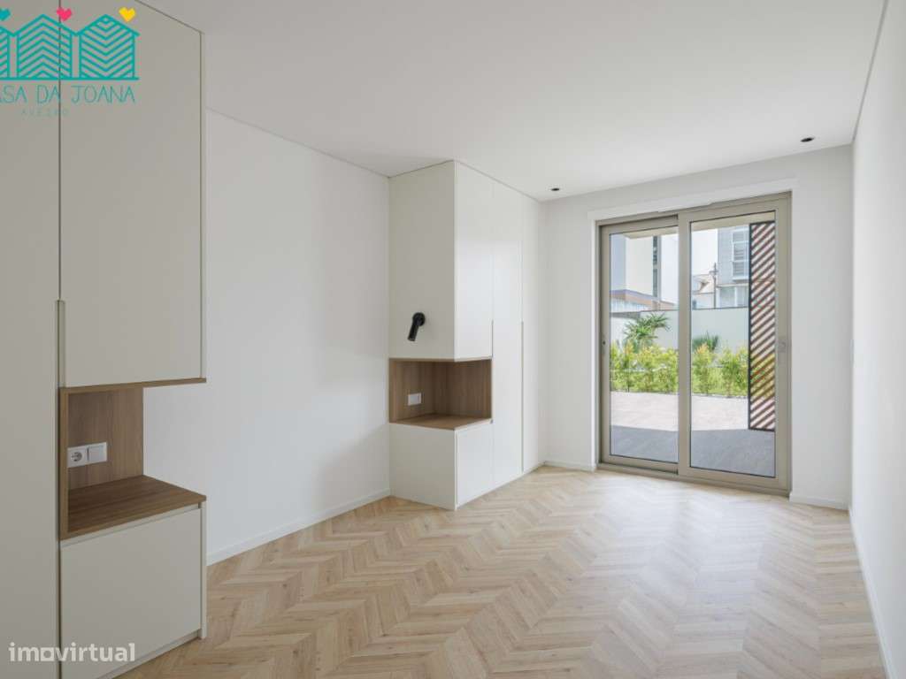Apartamento T2 com Terraço na Praia da Barra-12