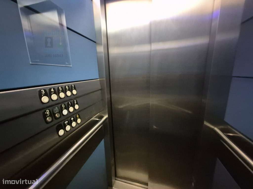 T2 de Luxo com Piscina e Vista: Exclusividade junto a Lisboa VFX-29