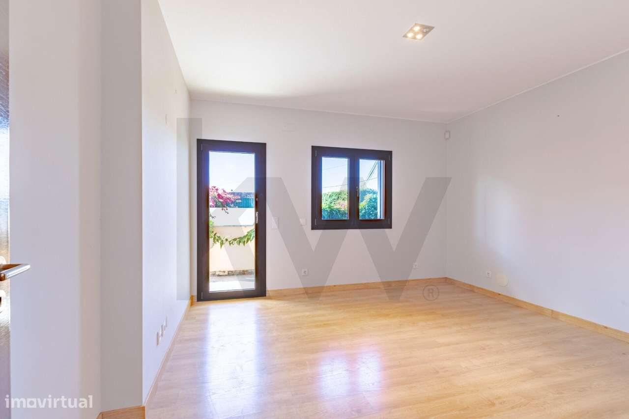 Moradia de sonho T4 com jardim, piscina e privacidade no coração de Ca-17