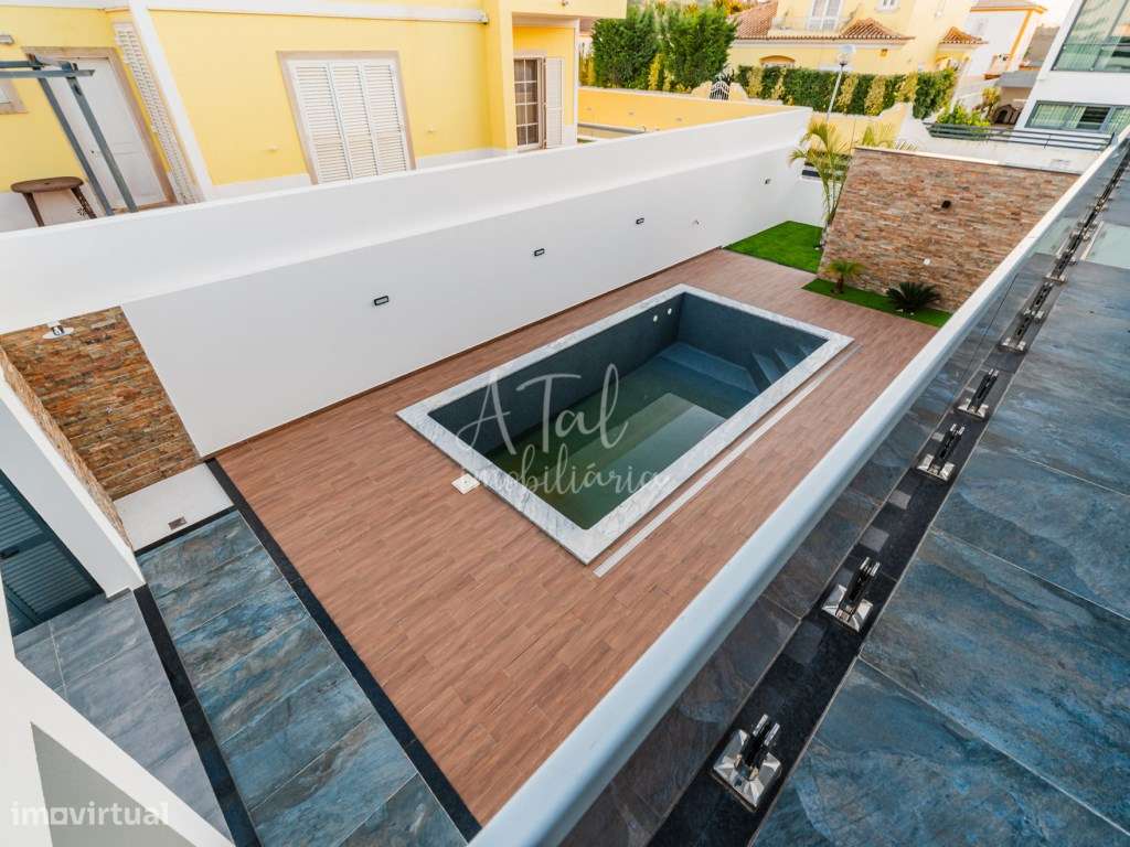 Moradia V4 com piscina em Azeitão-8