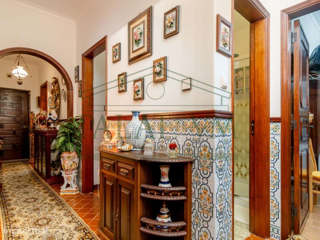 Moradia T5 centro da Charneca da Caparica-11