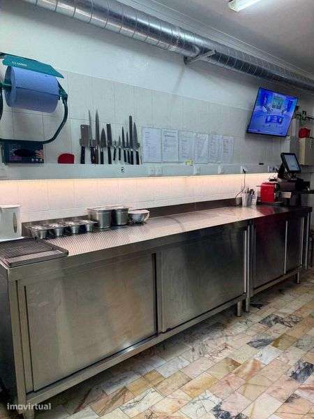 Trespasse Dark Kitchen equipada | Pronta a funcionar | Renda 620€ - Grande imagem: 4/10