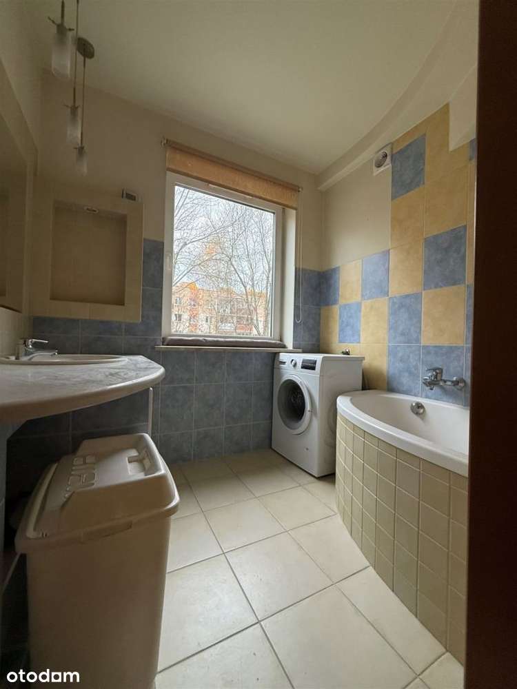 *czechów*2003 rok*3-4 pokojowe*1 pietro*-17