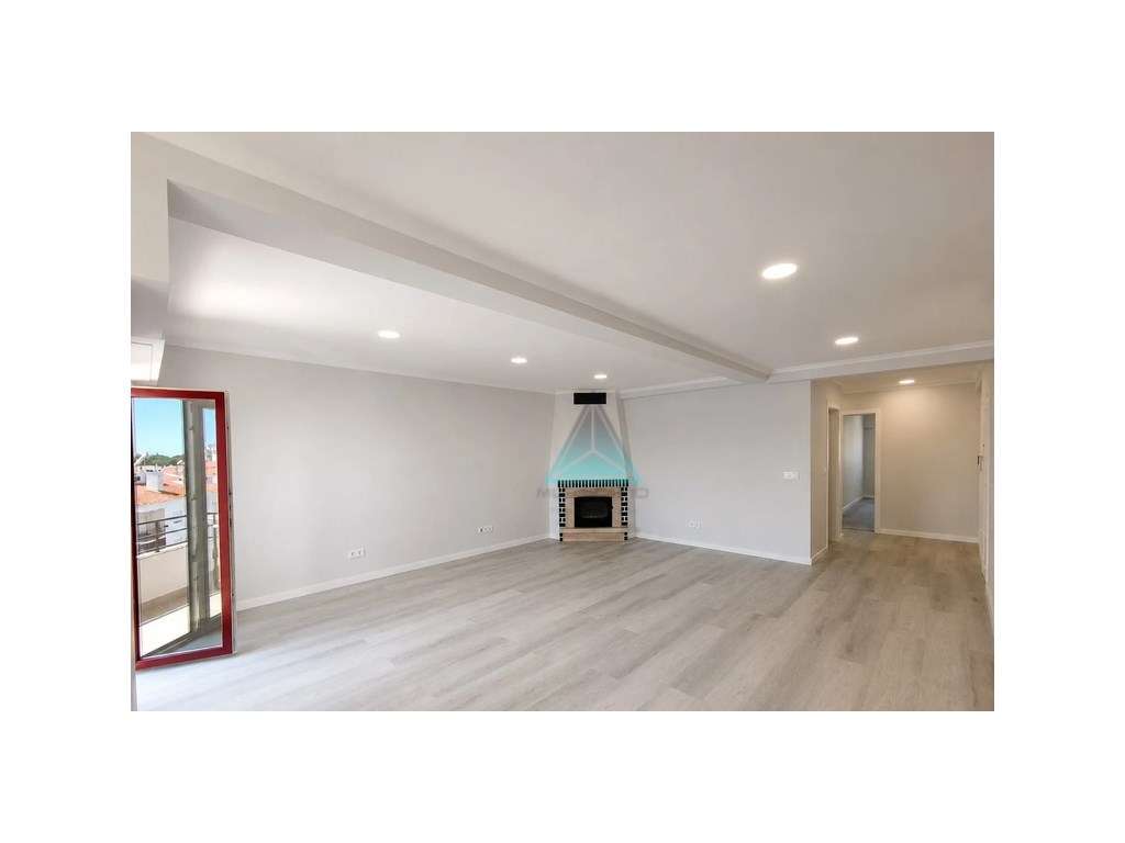 Fantástico Apartamento T4 Totalmente Remodelado | Pronto a Habitar-5