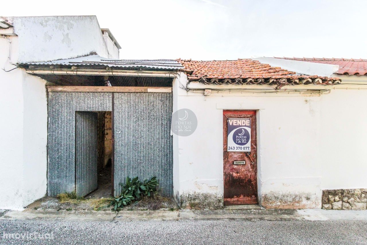 Terreno Urbano de 135 m2 c/ Ruína e Garagem.