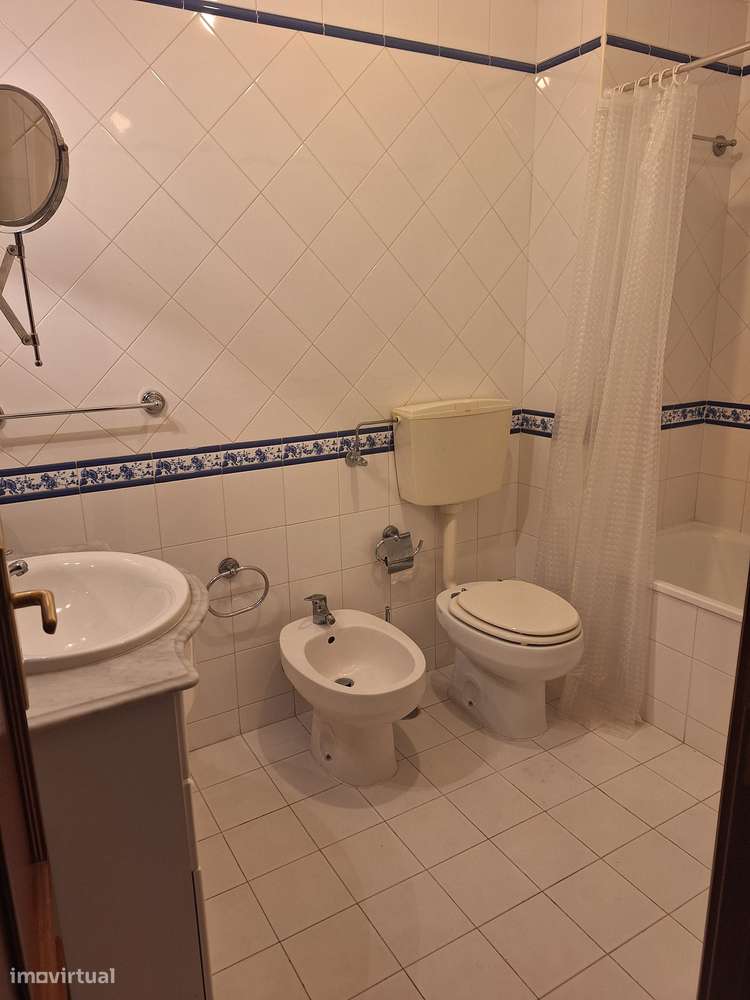 T4 com Estúdio em Bonito Prédio-12