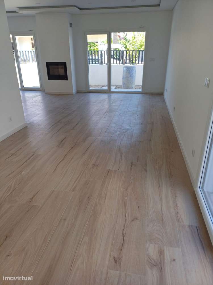 Moradia T5 Amora à entrada Belverde, a 20 min de Lisboa e 7 das praias - Grande imagem: 5/21