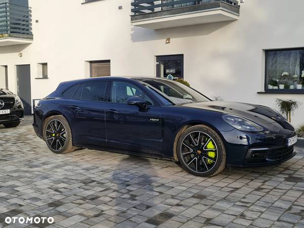 Porsche Panamera 4 E-Hybrid Sport Turismo - 4