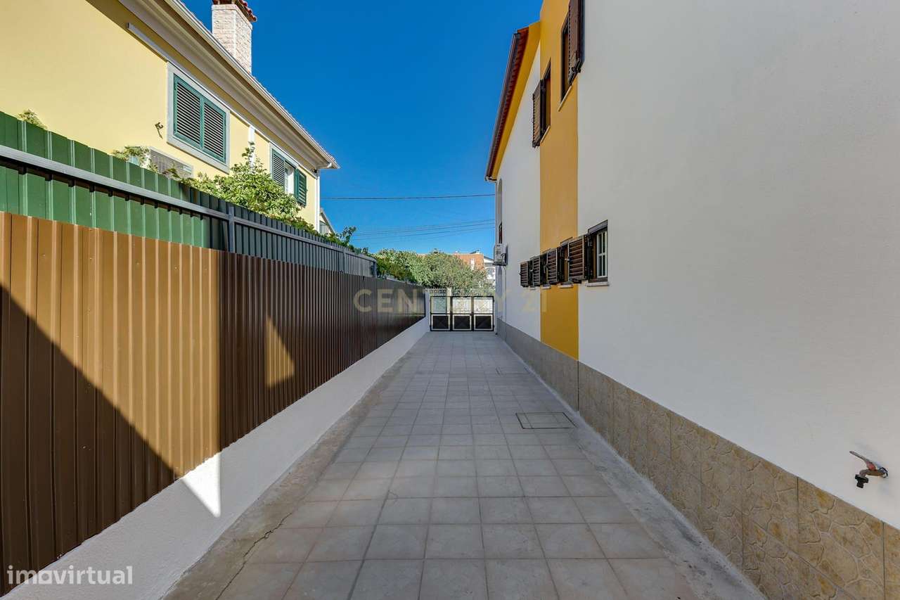 Moradia T4 em Fernão Ferro, Seixal - Grande imagem: 4/34