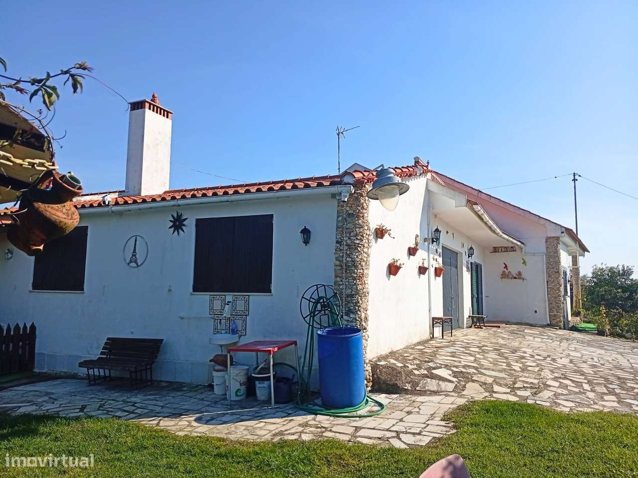 Moradia T4 com aproximadamente 1000m2 de terreno - Grande imagem: 5/16