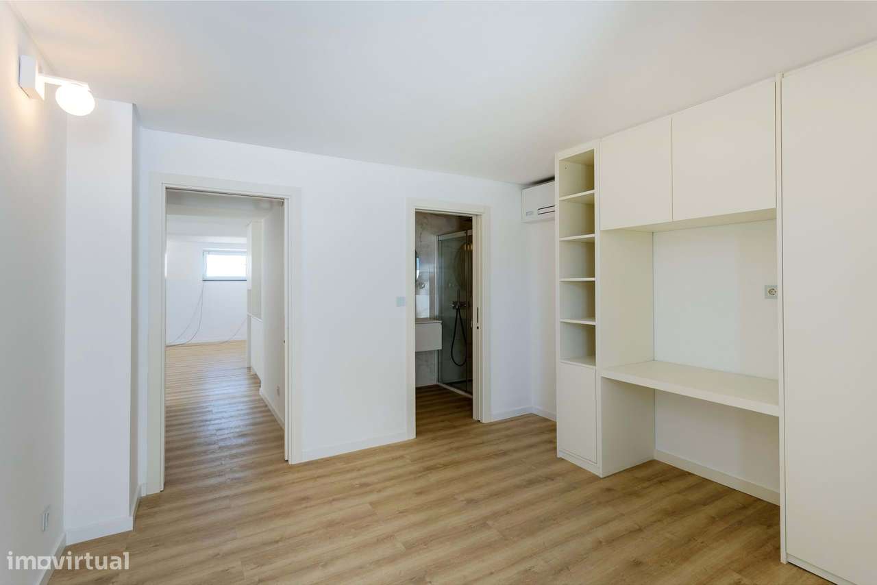 Moradia T6 com Piscina, Vista Mar e Terreno de 3.920 m² | Azoia, Sintr-51