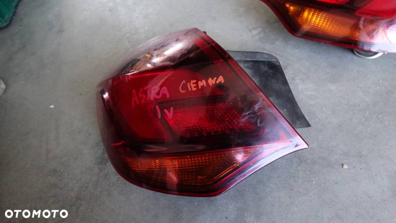 LAMPA TYLNA OPEL ASTRA IV J CIEMNE KOMPLET - 3