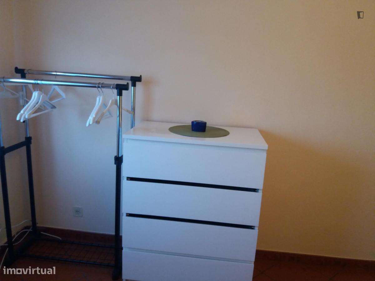 Quarto - localizado em Aveiro - Grande imagem: 4/9