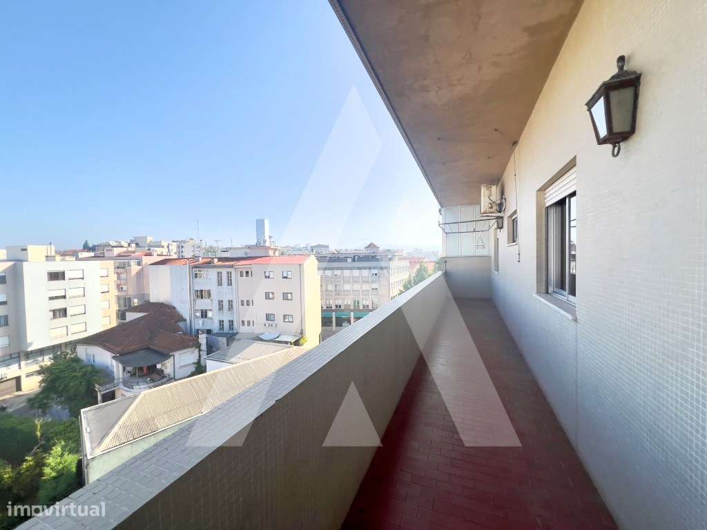 Apartamento T4 Duplex no centro de São João da Madeira-24