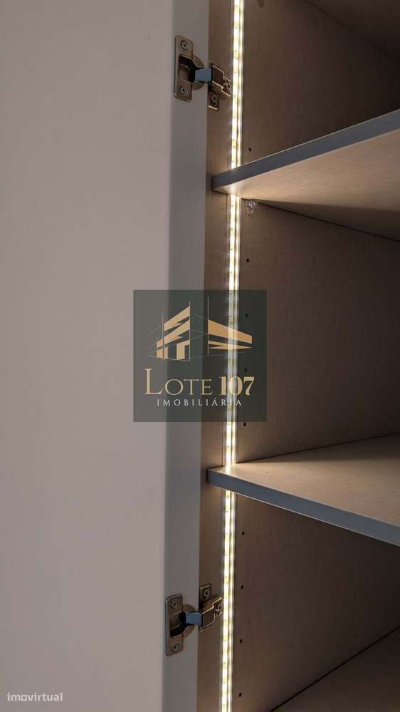 Apartamento T2 Novo em Val Flores-12