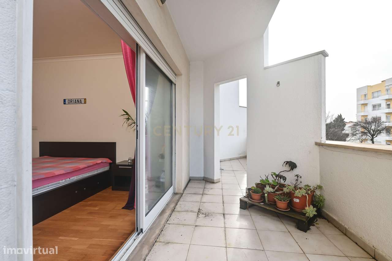 Apartamento 3 quartos, 3 WC, no centro dos Jardins da Parede, com vist-22