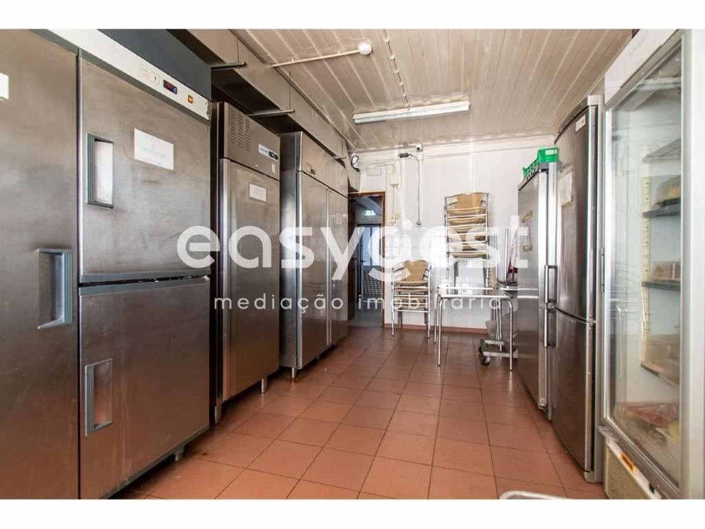 Restaurante frente rio, junto à Marina de Vila Real de Santo António - Grande imagem: 3/15