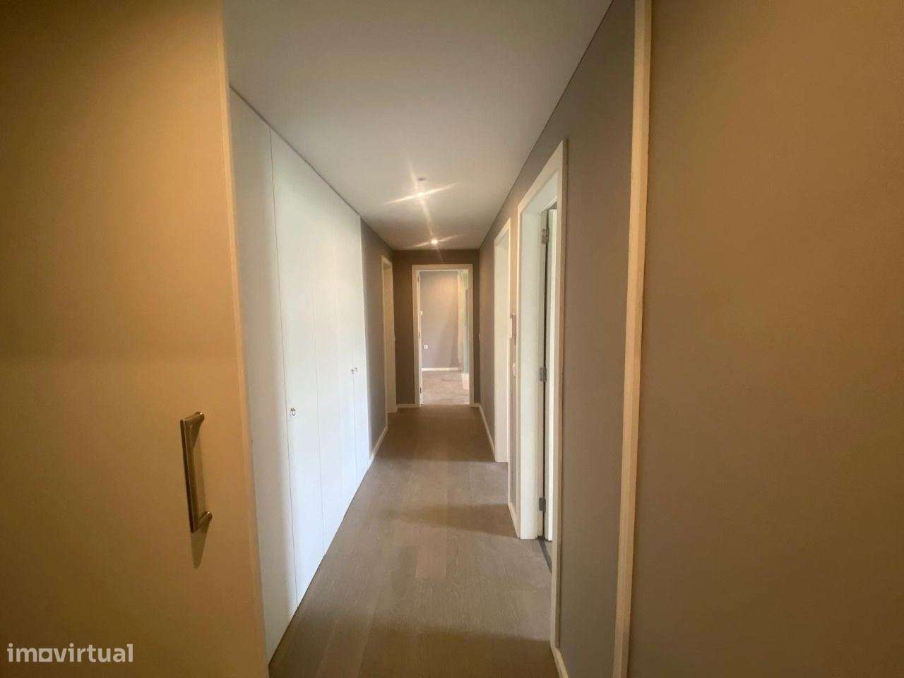 Magnífico T4 C/ 2 Suites/Garagem+2L. Garagem/a 100m da praia/Canidelo-13