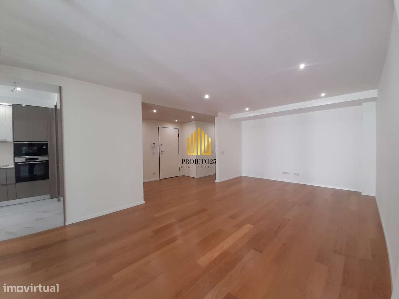 T3 NOVO de Luxo com área bruta de 170m2, junto ao centro e ao Metro!-7