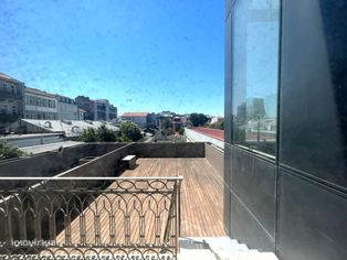 T0 c/ mezanino, varanda e terraço, zona nobre da baixa do Porto