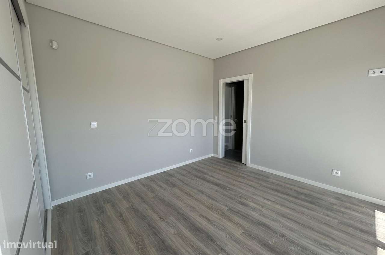 Moradia T4 com piscina, suíte e garagem em Azeitão-23