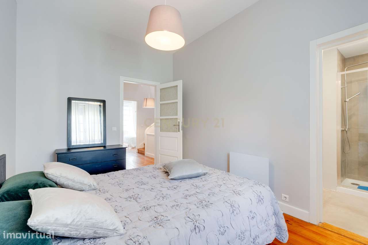 Moradia Geminada T6 com Logradouro | Marquês – Porto-12