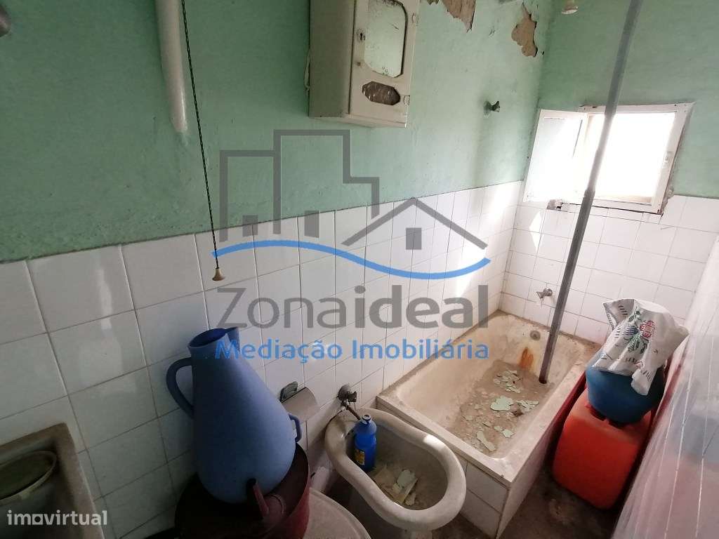 Moradia com dois pisos e logradouro, localizada em Alenquer-31