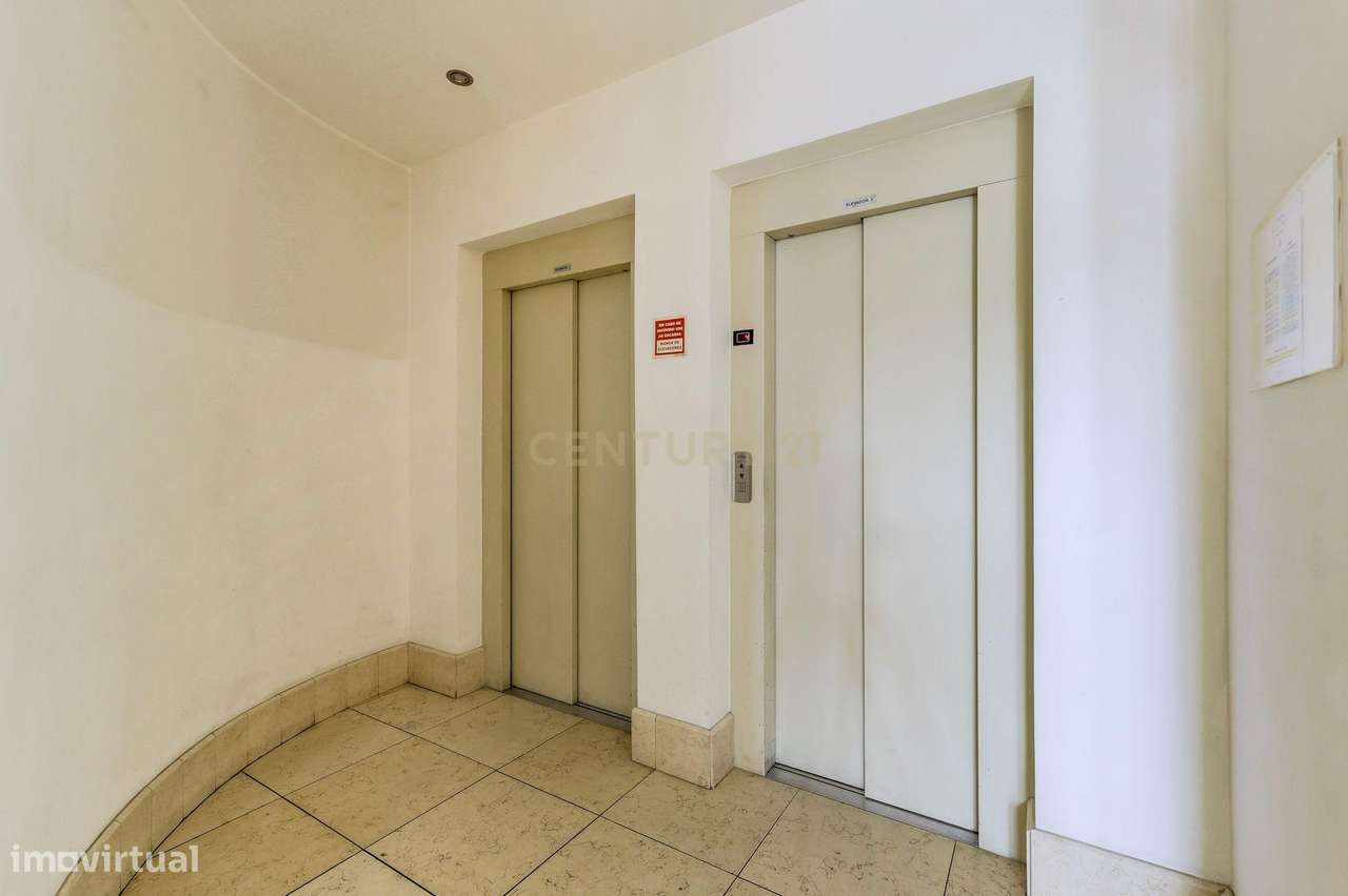 Apartamento T2 transformado em T3, Avenidas Novas ( Bairro do Rêgo), L - Grande imagem: 3/34