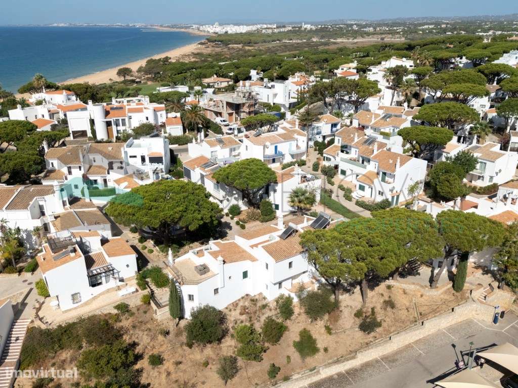 Fantástica Moradia T3 Renovada - A Apenas Minutos da Praia e Praça,...-25