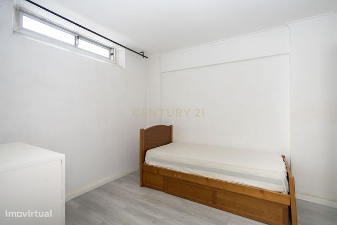 Apartamento T1+1 em Amadora com Elevador-5