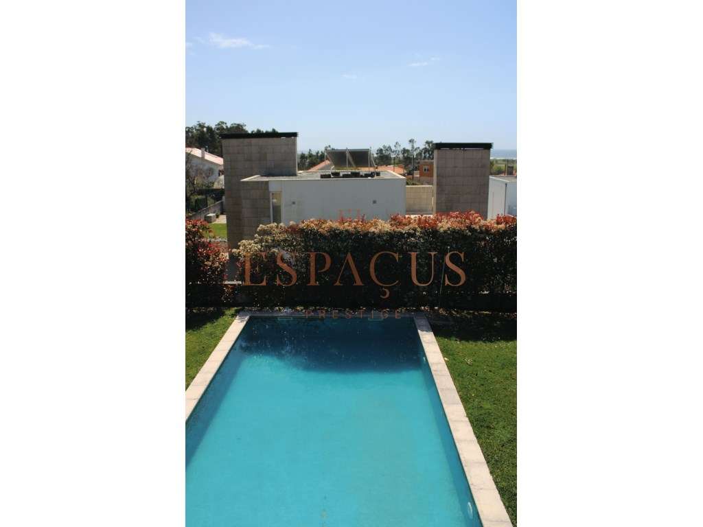 Moradia V4 com Vista Mar - Um Refúgio de Conforto e Elegância-7