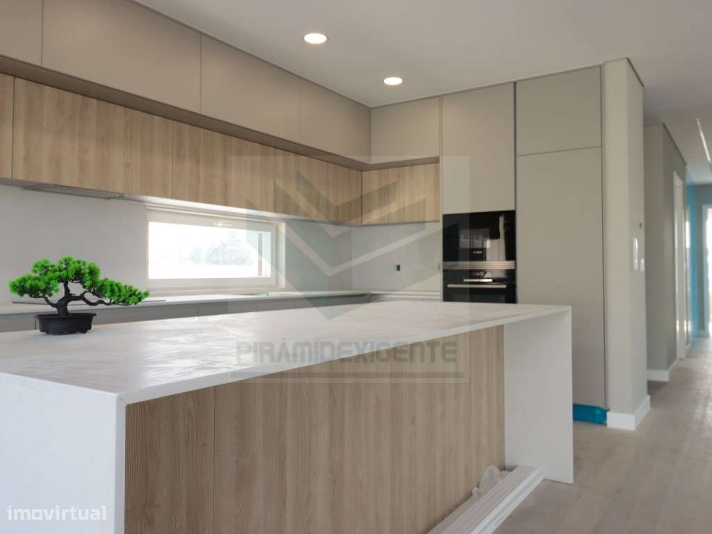 Moradia Isolada NOVA! Piscina Lavandaria Boas Áreas, Azeitão-11