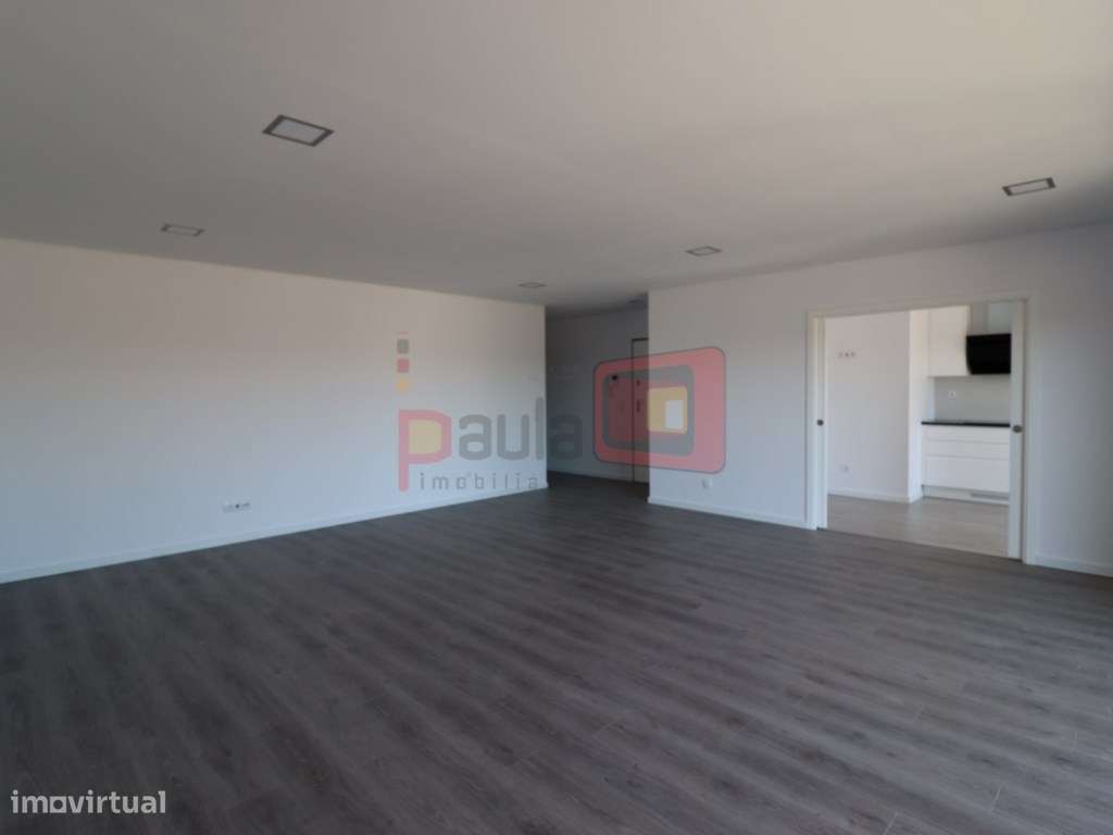 APARTAMENTO T5 DUPLEX NOVO - MONTIJO-4