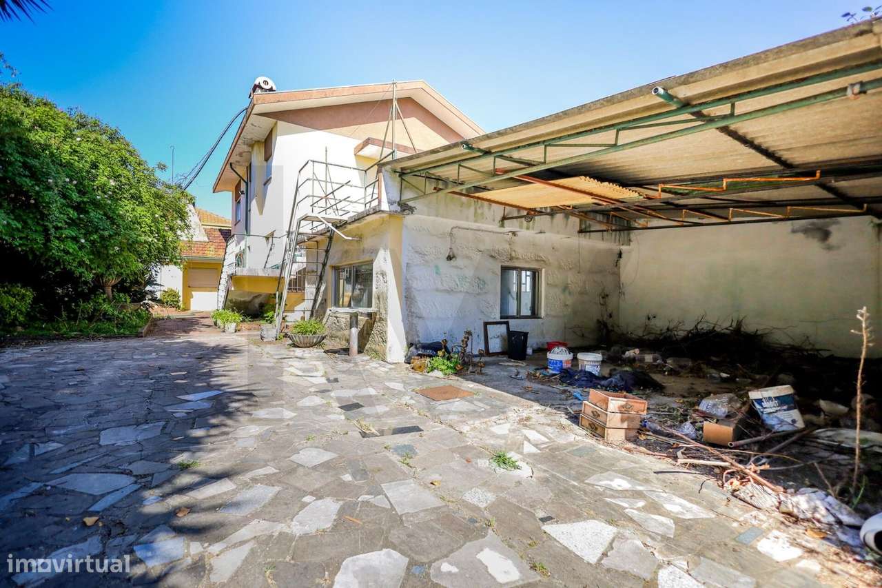 Moradia com 1451m2 de Terreno e Elevado Potencial de Valorização em Sã-41