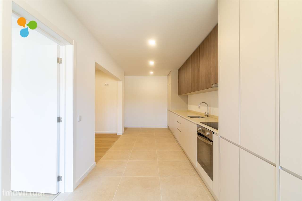 Apartamento T3 c/ Box e varanda, junto às faculdades-4