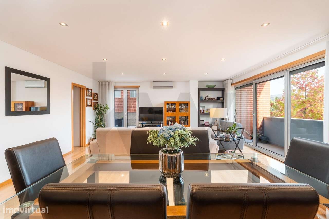 T4 de Luxo com Terraço de 50m2 na Quinta da Portela | Piscina e Confor - Grande imagem: 3/49