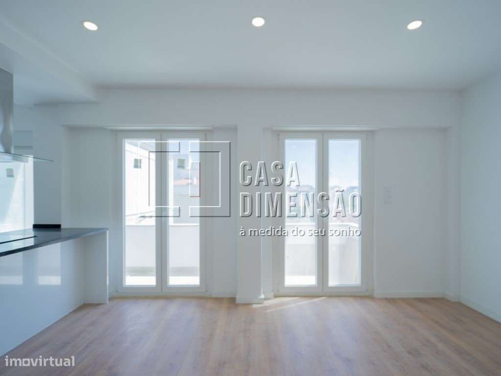 Apartamento de tipologia T3 com varandas em Benfica!! - Grande imagem: 5/32