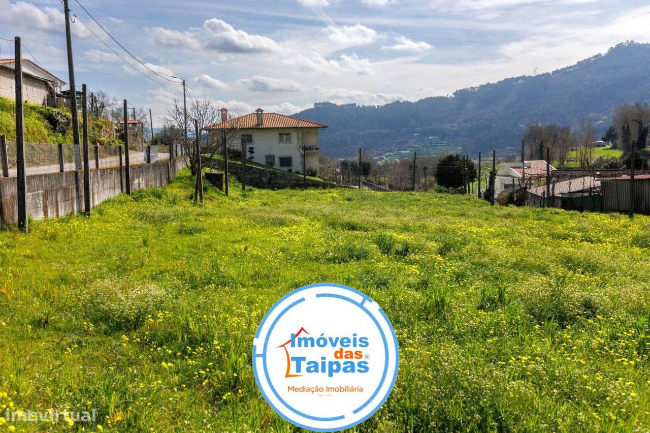 Vende-se terreno rústico com possibilidade de construção-1