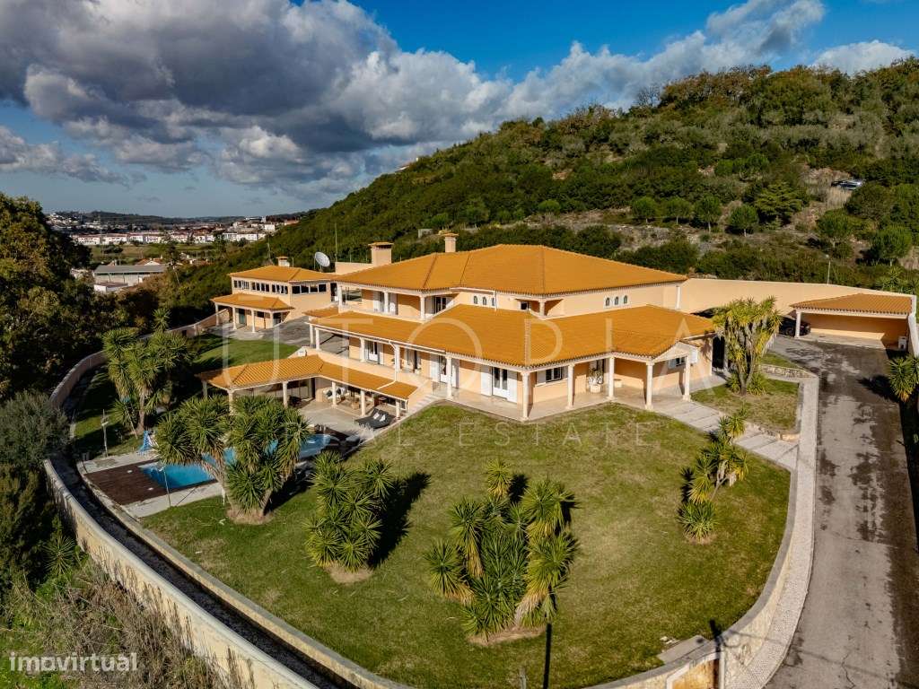 Moradia de Prestígio com Piscina, Campo de Ténis e Terreno Murado d...-9