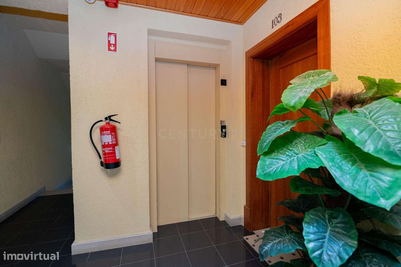 FABULOSO APARTAMENTO DE LUXO T2 DE GRANDES DIMENSÕES COM 2 LUGARES DE-8