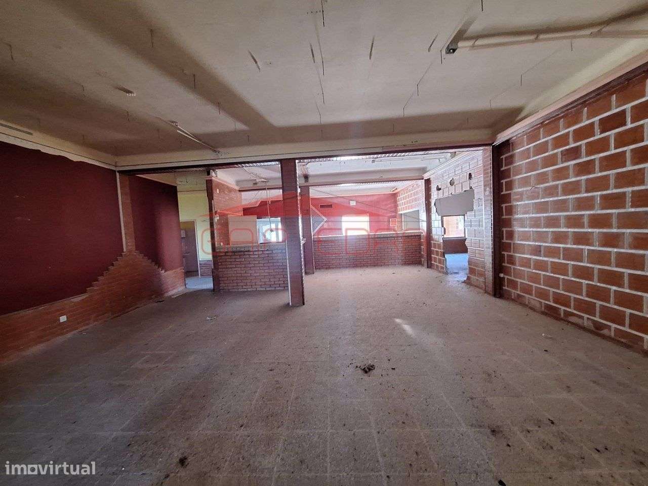 Moradia e estabelecimento comercial ou 3 apartamentos Covilhã - Grande imagem: 5/36