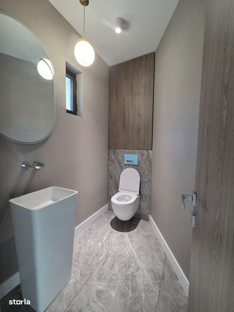 Vilă cu arhitectură futuristă și design avangardist la Cheie-8